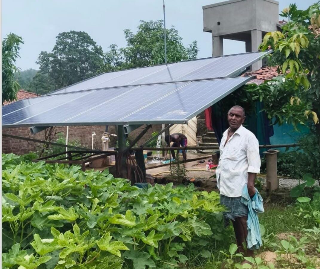 CM Helpline: Farmer gets immediate relief...! Greenery returns to withering fields as the solar pump starts running.
