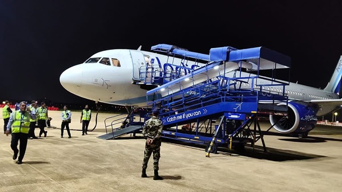 Bengaluru Airport Bomb Threat: 'Bomb Hai' (There is a bomb) note found on IndiGo flight...! Flight delayed by 5 hours... threat turned out to be a hoax after investigation.