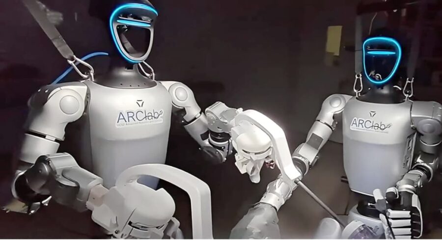 Robotic Surgery: Thank you, doctor... thank you, engineer... thank you, Robo...! A new revolution in surgery... for the first time, a humanoid robot successfully performed two operations.