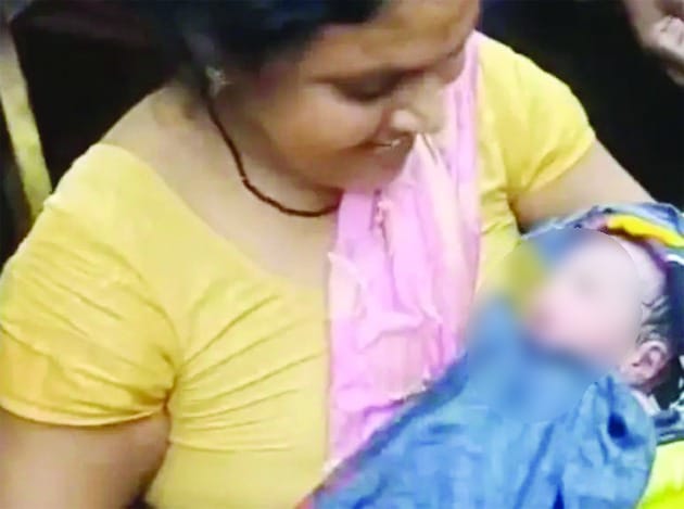 Viral News: Woman goes into sudden labor on a bus... Baby safely delivered thanks to the courage of fellow female passengers.