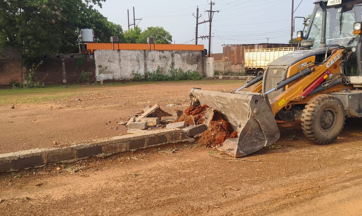 Crackdown on Illegal Plotting: Major action against illegal plotting in Raipur! Municipal Corporation takes action on 3 acres of land in Sukhram Nagar.