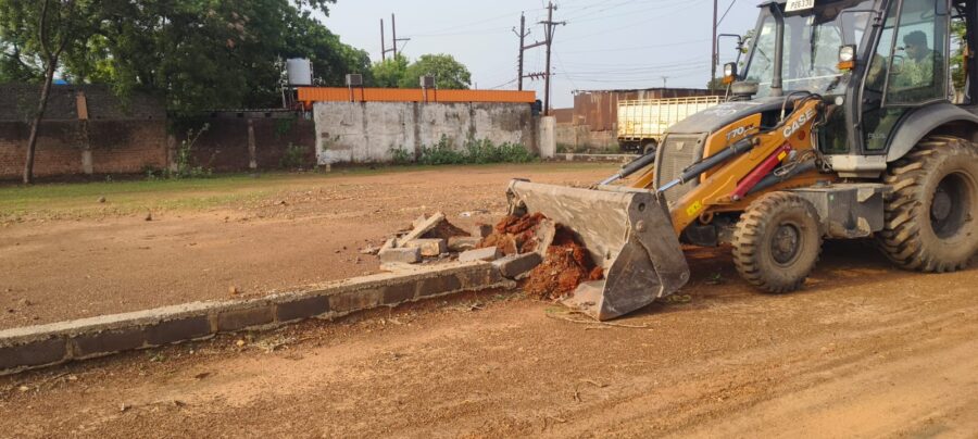 Crackdown on Illegal Plotting: Major action against illegal plotting in Raipur! Municipal Corporation takes action on 3 acres of land in Sukhram Nagar.