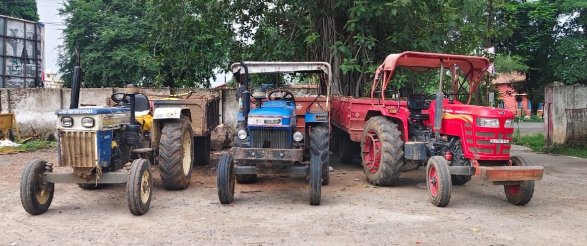 CM Helpline: Complaint lodged and immediate action taken...! Six tractors seized for illegal transport of sand and crushed stone... causing a stir.