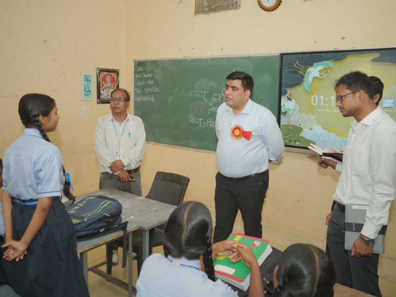 PM SHRI School: Collector's surprise inspection... direct interaction with students... a major message regarding free IIT-JEE coaching.