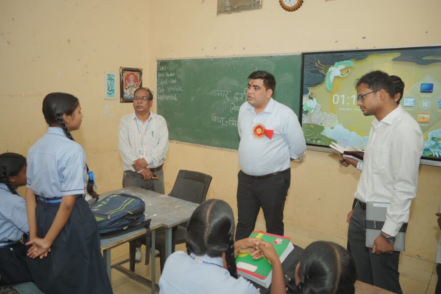 PM SHRI School: Collector's surprise inspection... direct interaction with students... a major message regarding free IIT-JEE coaching.