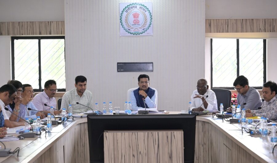 Sonamani Bora: Marathon meeting held by Sonamani Bora, the new Principal Secretary of Urban Administration...! Issued major directives ranging from waste segregation to the Nalanda campus.
