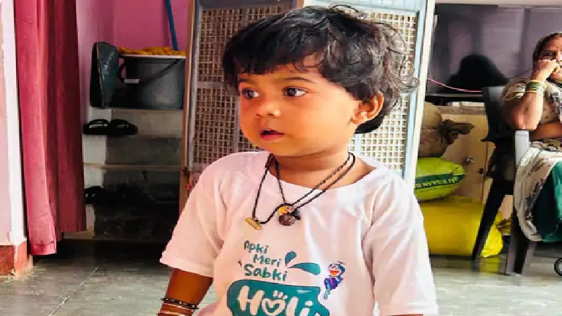 School Bus Accident: Tragic incident in Bemetara... School bus runs over a 3-year-old child, killing him on the spot; driver and conductor flee.