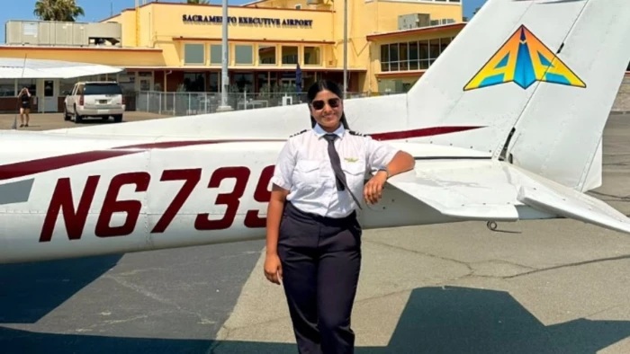 Commercial Pilot License: 21-year-old Shivanshi from Baloda Bazar makes history, becoming the first commercial pilot from the Kesarwani community.