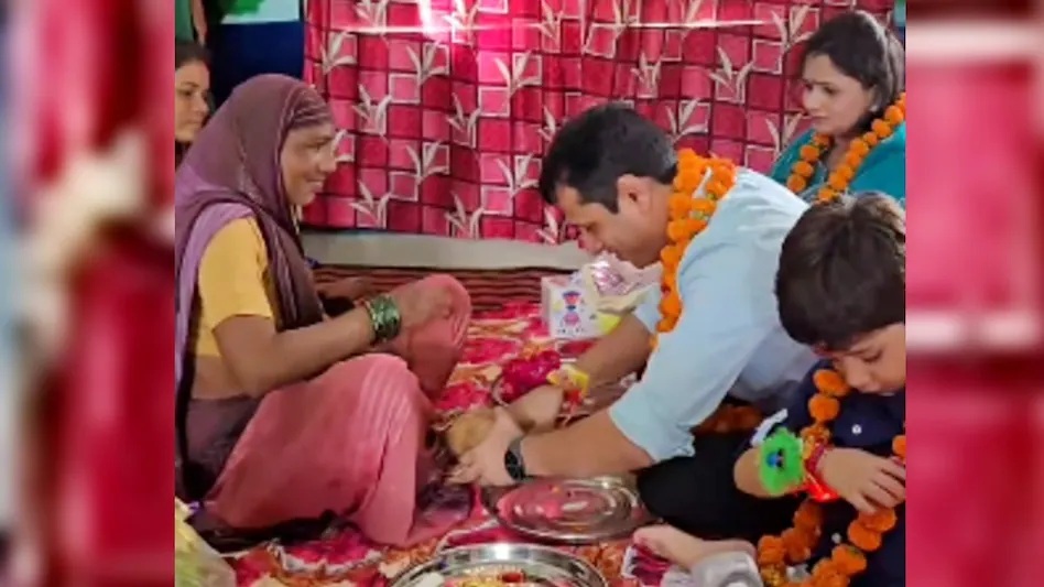 Datia Collector Viral Video: Sisters tied Rakhis, and the Collector touched their feet...! Celebrated Raksha Bandhan with his wife and son in a local settlement.