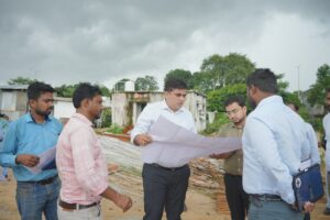 Eklavya School: Korba Collector swings into action! Kunal Dudawat visits the forest region... irregularities in construction work exposed... issues stern warning to officials.