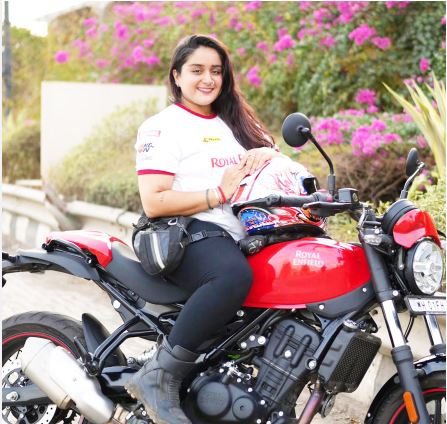 Dhamtari Road Accident: Riddhi Thakkar, who had come from Mumbai to Chhattisgarh on a bike trip, dies after being hit by a trailer truck.