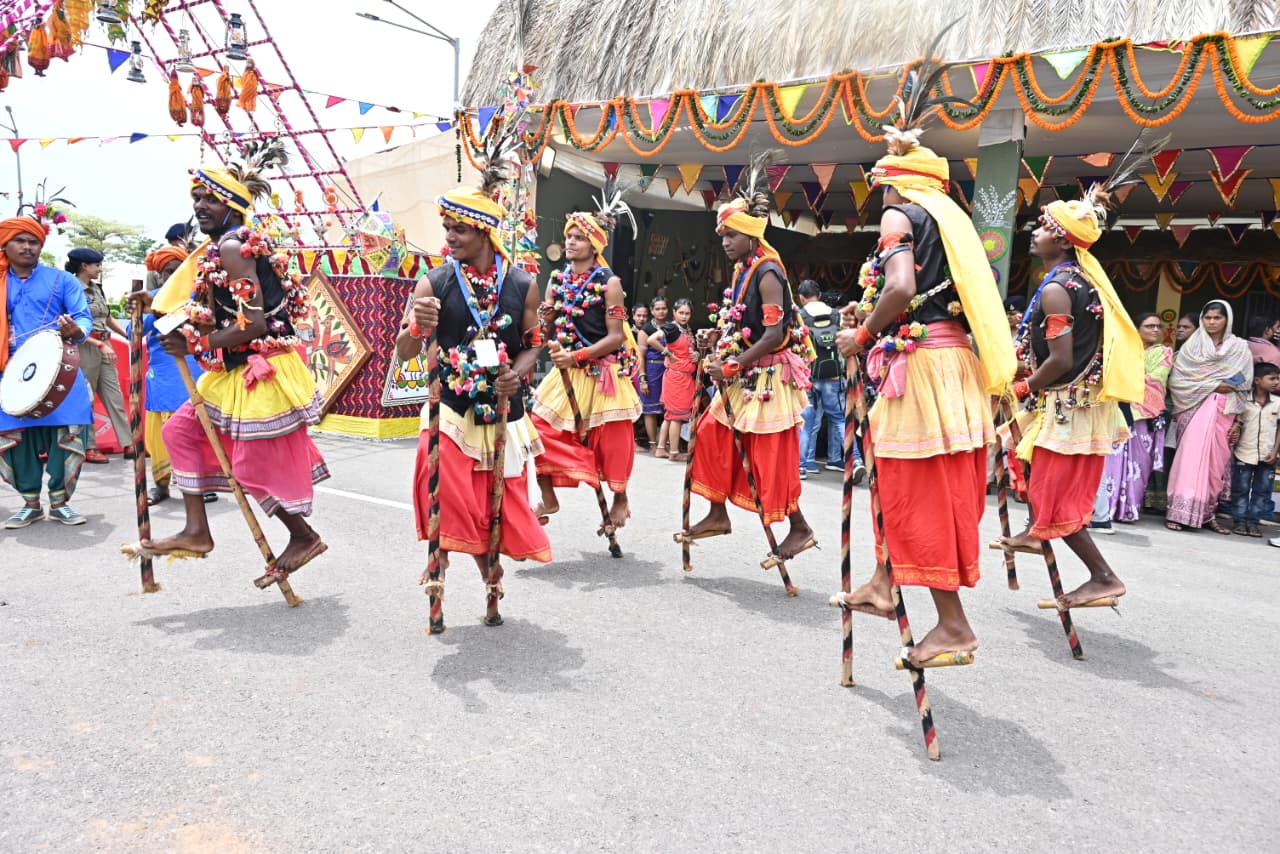 Hareli Festival 2026: Hareli celebrations at the CM House! View the Gedi race, Rahchuli, and the full spectacle of folk culture in these photos.