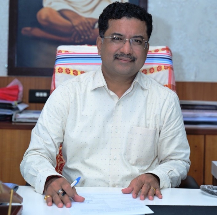 IAS Officer : सोनमणि बोरा ने संभाला नगरीय प्रशासन विभाग का प्रमुख सचिव का कार्यभार...! शहरी विकास को मिलेगी नई रफ्तारIAS Officer: Sonamani Borah takes charge as Principal Secretary of the Urban Administration Department... Urban development set to gain new momentum.