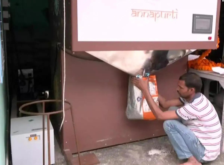Chhattisgarh Food Department: Food security for 2.73 crore people...! Ration available 24x7 via Grain ATMs.