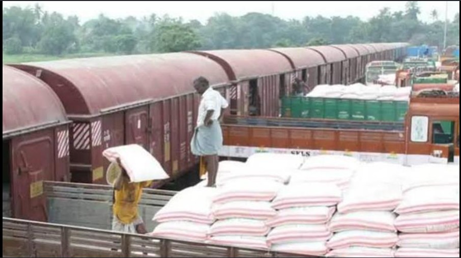 Railway Achievement: Indian Railways sets a new record...! Over 141 million tonnes of freight transported in July... passenger numbers also increased.