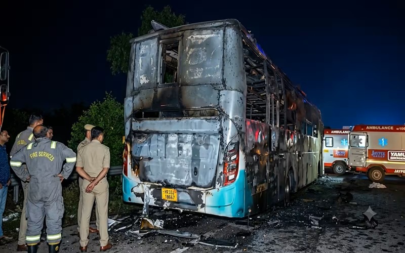 Greater Noida Bus Fire: Massive fire breaks out in a moving sleeper bus! Panic ensues as 9 die; CM Yogi takes cognizance... Watch VIDEO.