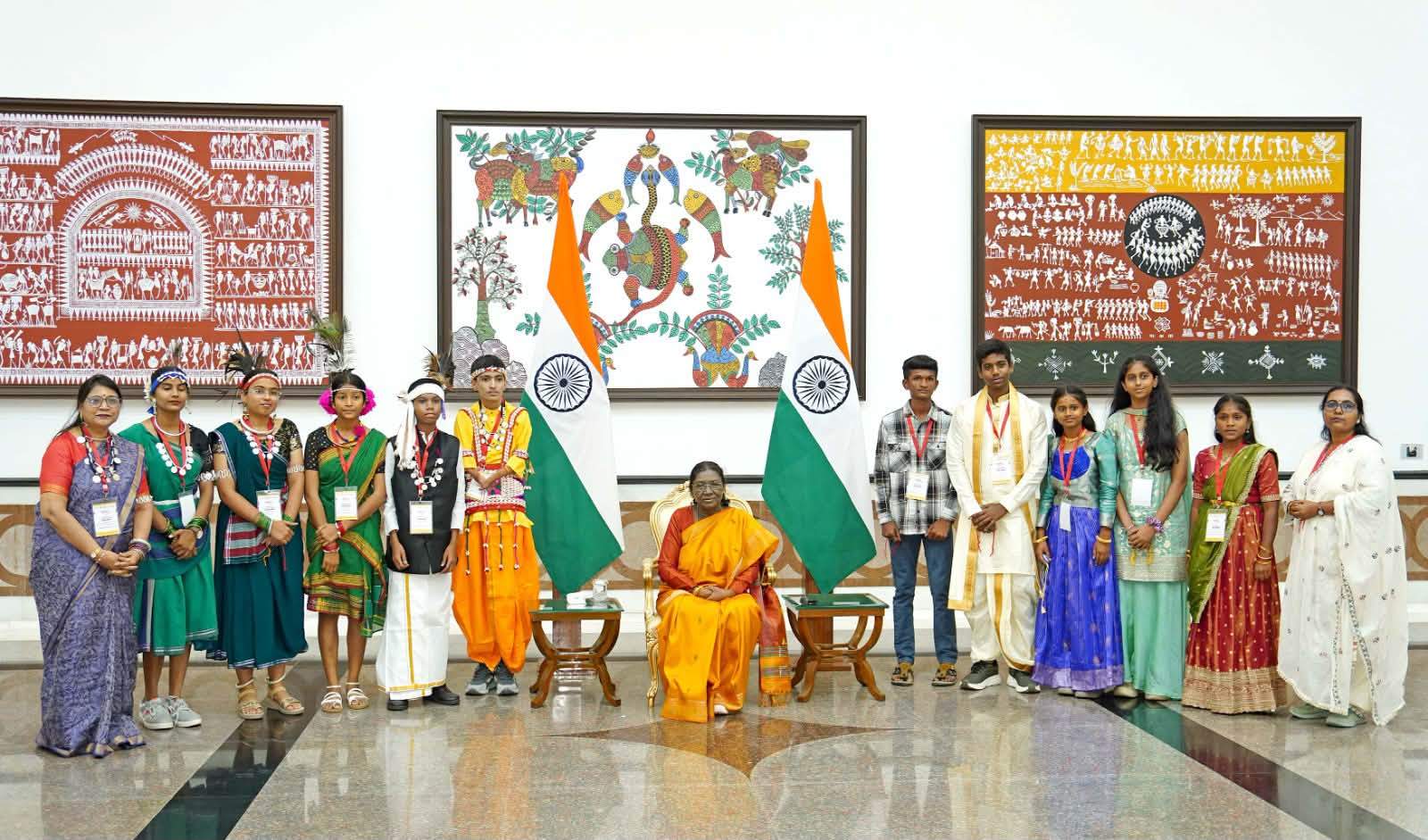 Talented children from Chhattisgarh returned from the President's House and shared memorable moments with CM Sai; the President had tied a *rakhi* to Nukesh.