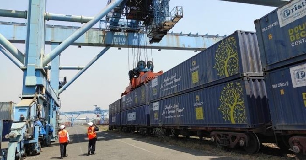 Dedicated Freight Corridor: 2,843 km freight corridor to transform freight transport; 435 trains to operate daily.